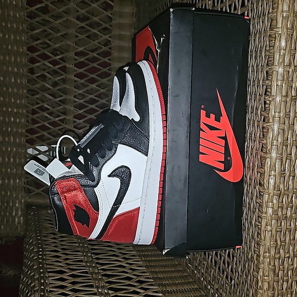 WMNS Air Jordan Retro High Satin Black Toe - Picture 4 of 14